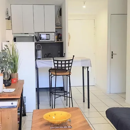 Le Vénizio - Classé 2 étoiles - T2 Climatisé, Avec Terrasse, Parking, Prêt De Vélos, 10 Minutes à Pied Gare Et Centre Appartamento