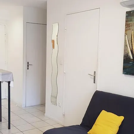 Le Vénizio - Classé 2 étoiles - T2 Climatisé, Avec Terrasse, Parking, Prêt De Vélos, 10 Minutes à Pied Gare Et Centre Appartamento *