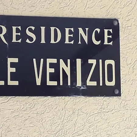 Le Venizio - Classe 2 Etoiles - T2 Climatise, Avec Terrasse, Parking, Pret De Velos, 10 Minutes A Pied Gare Et Centre *