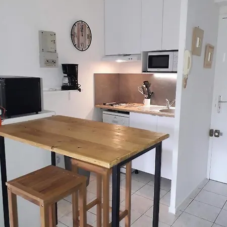 Le Venizio - Classe 2 Etoiles - T2 Climatise, Avec Terrasse, Parking, Pret De Velos, 10 Minutes A Pied Gare Et Centre Sete